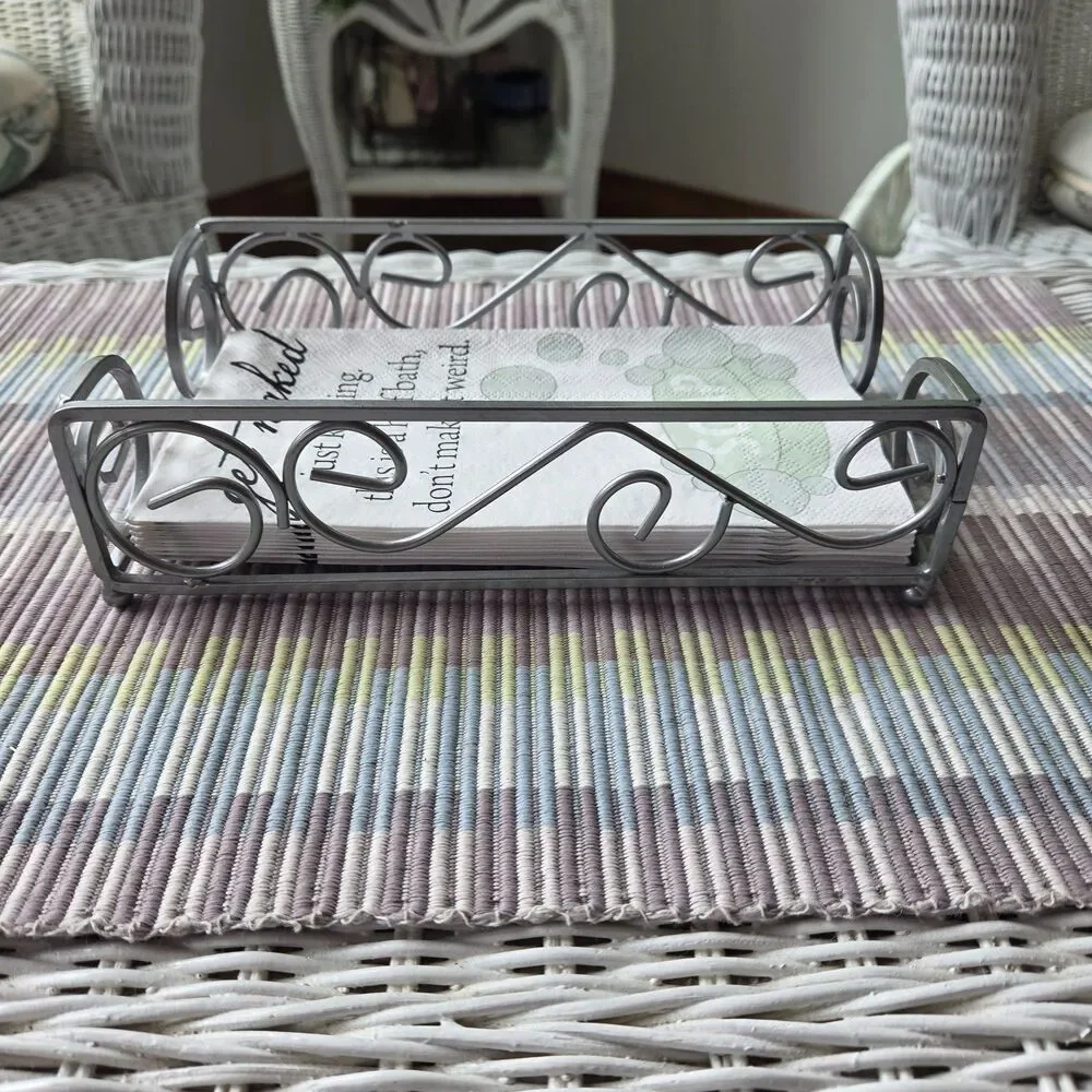 Unbranded silver metal